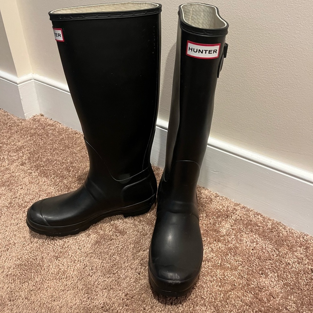 Hunter Boots - Size US 7 tall black matte